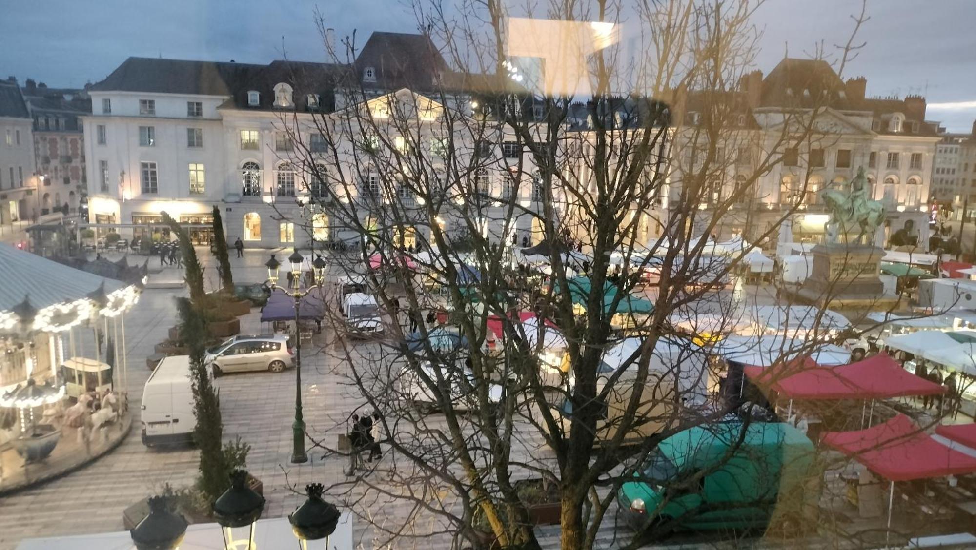 Appartement Avec Belle Vue Sur La Place Du Martroi Orléans Eksteriør bilde